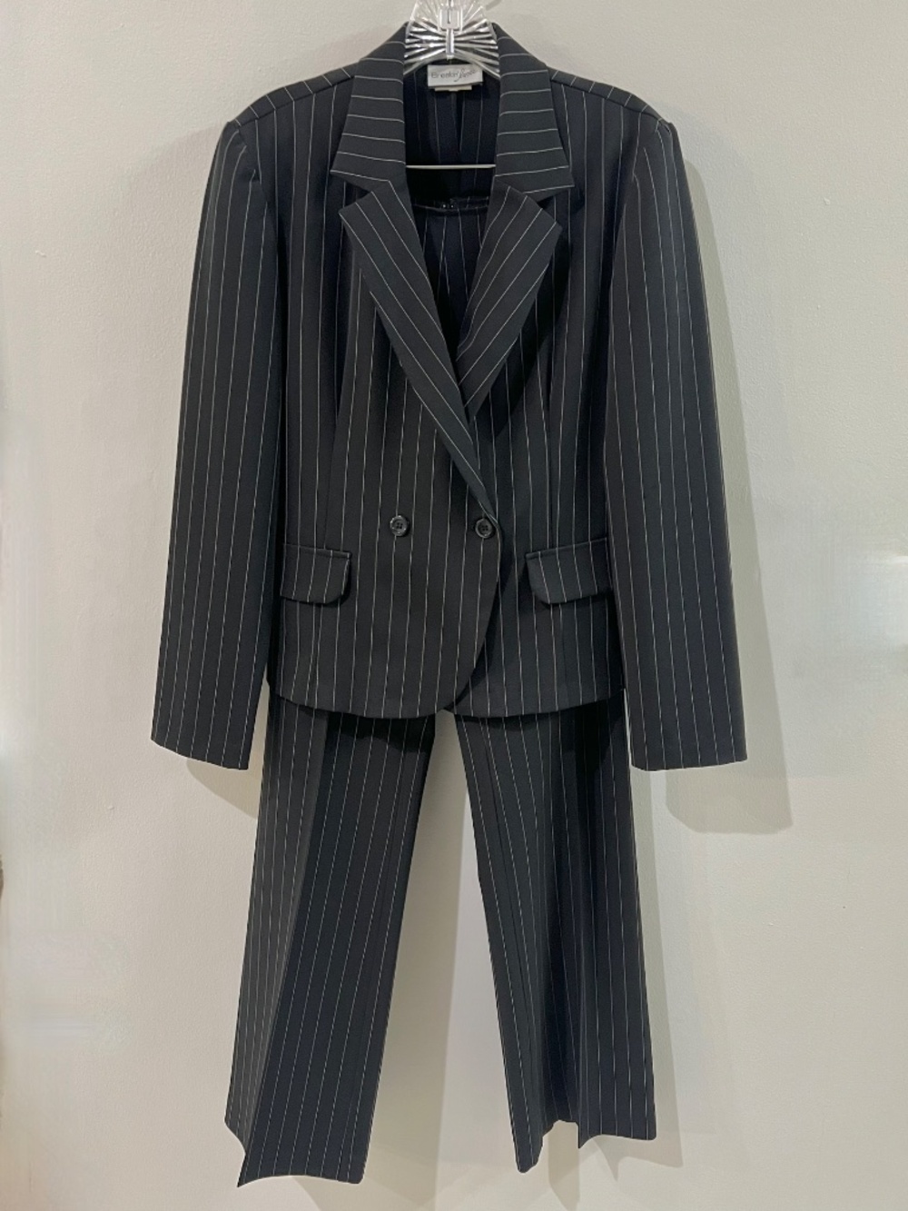 🎀 Black Pinstripe Jacket & Pants Suit - Size 6 🎀